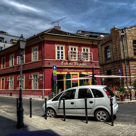 Santico Art Hotel And Hostel Boedapest Buitenkant foto
