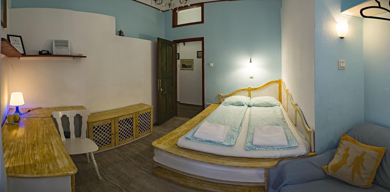 Santico Art Hotel And Hostel Boedapest Buitenkant foto